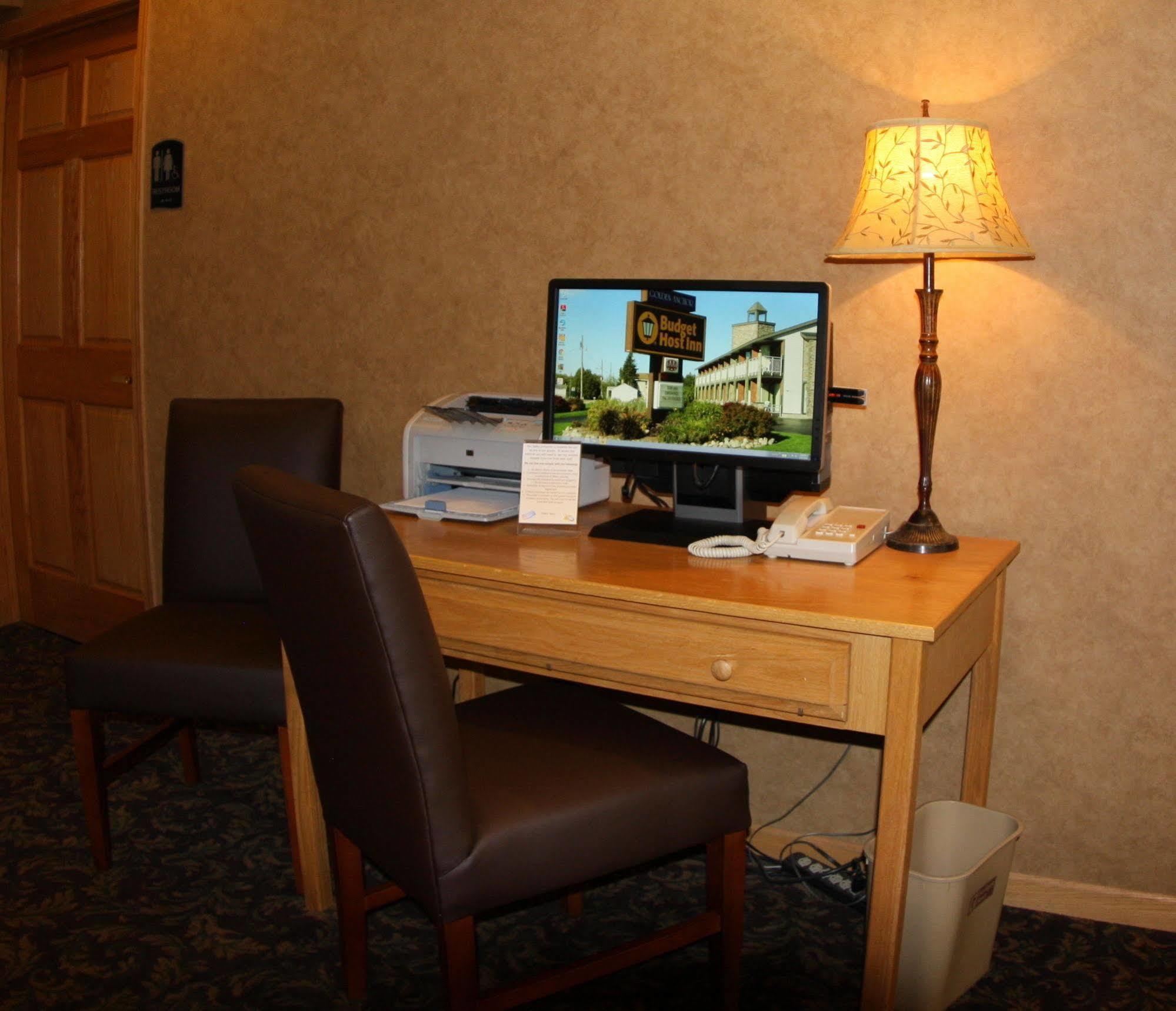 Budget Host Inn & Suites Saint Ignace Exterior foto